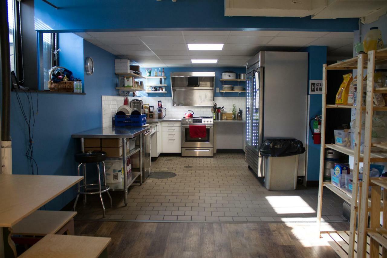 Cream City Hostel Милуоки Экстерьер фото