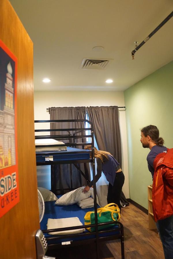 Cream City Hostel Милуоки Экстерьер фото